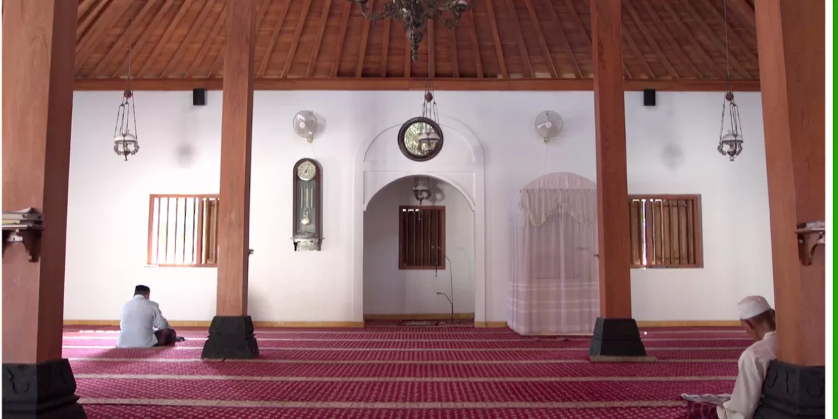 Suasana salah satu masjid pathok negara di Yogyakarta. (kratonjogja.id)
