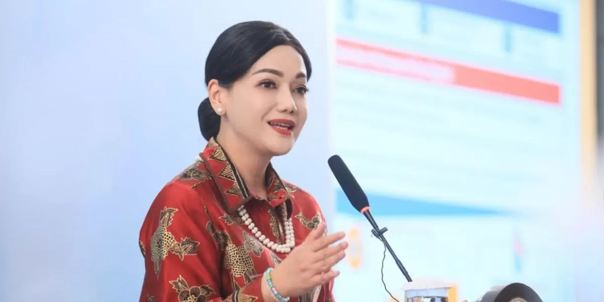 Potret Friderica Widyasari Dewi, Ketua dan Wakil Ketua Dewan Komisaris OJK yang baru (Instagram/@fridericawidyasari)