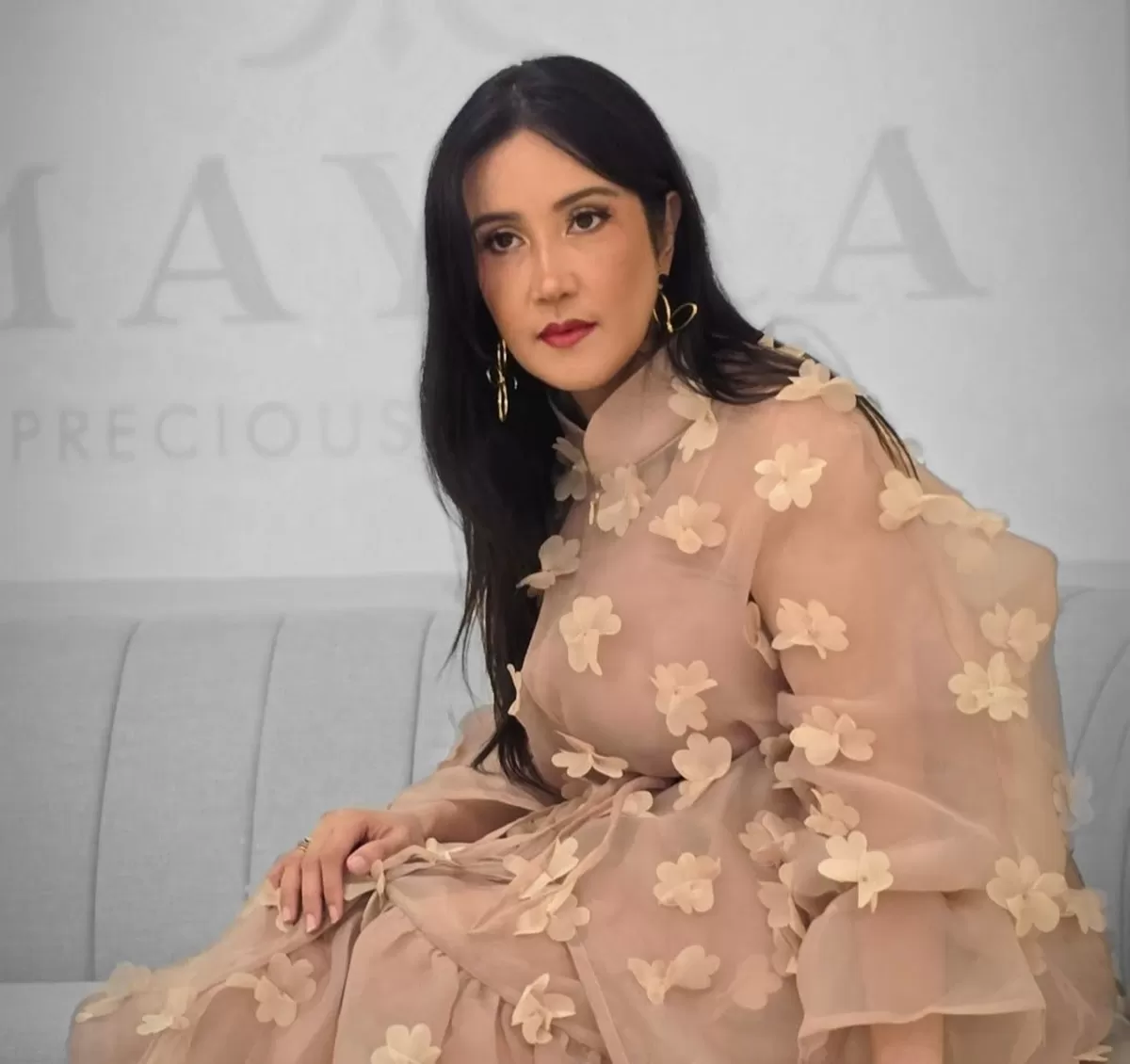 Inilah sindiran Andi Soraya kepada Denada atas perlakuan sang penyanyi yang dinilai tidak adil terhadap anaknya sendiri, Ressa Rizky. (Instagram.com/@andisorayabeatrix)