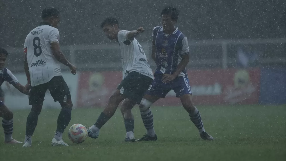 Persid Jember melawan Triple&rsquo;s Kediri. (Dok Karen)