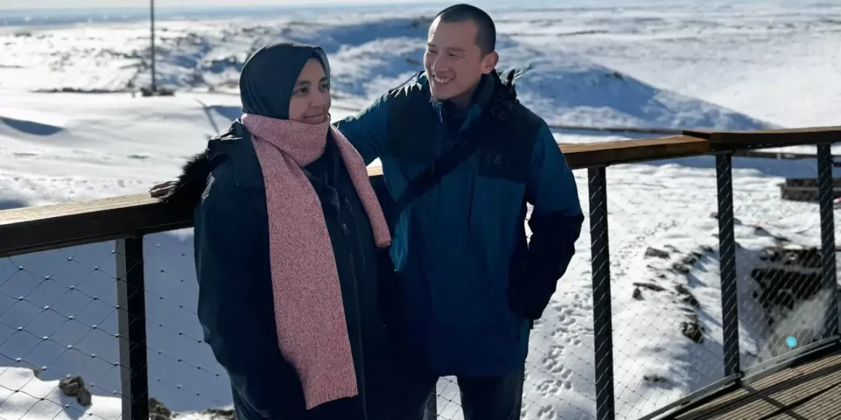 Potret Ustadz Felix Siauw bersama Ummu Alila. Sang istri ungkap pernah bersedia dijadikan nomor dua setelah hal ini! (Instagram/ummualila)