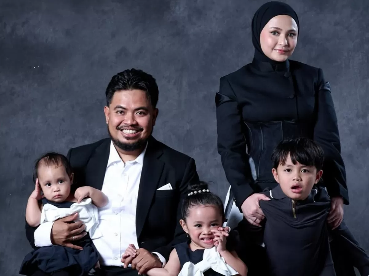 Potret keluarga Rigen merayakan malam Nisfu Syaban. (Instagram/@indhningtyas)
