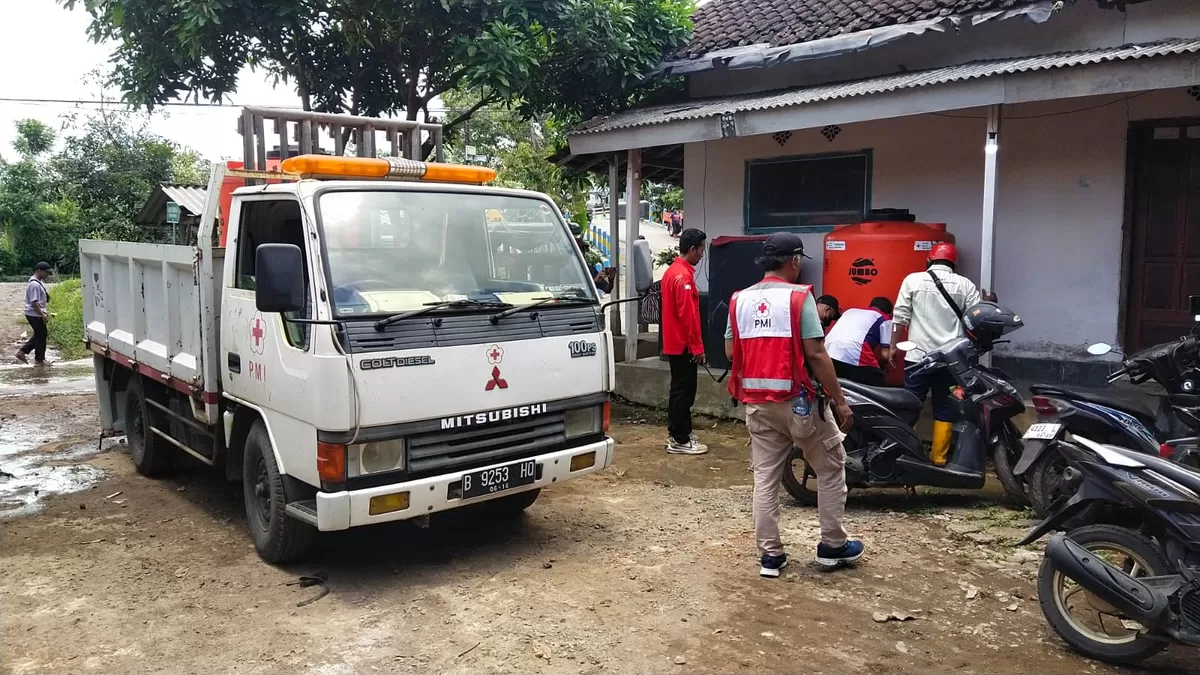 PMI Jember siapkan tandon berkapasitas 1100 liter di 3 titik. (Dok. PMI Jember)