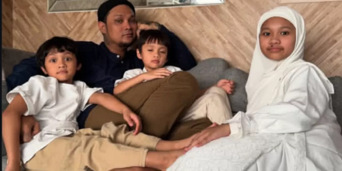 Virgoun dan ketiga anaknya  (Instagram @virgoun_)
