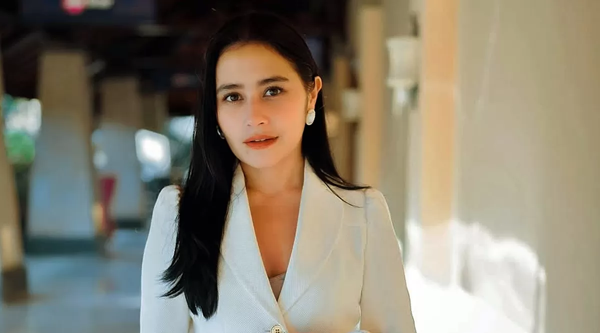 Potret Prilly Latuconsina yang kembali ramai disorot imbas pasang status open to work di Linkedin dan dianggap cuma gimmick marketing (Instagram/prillylatuconsina96)