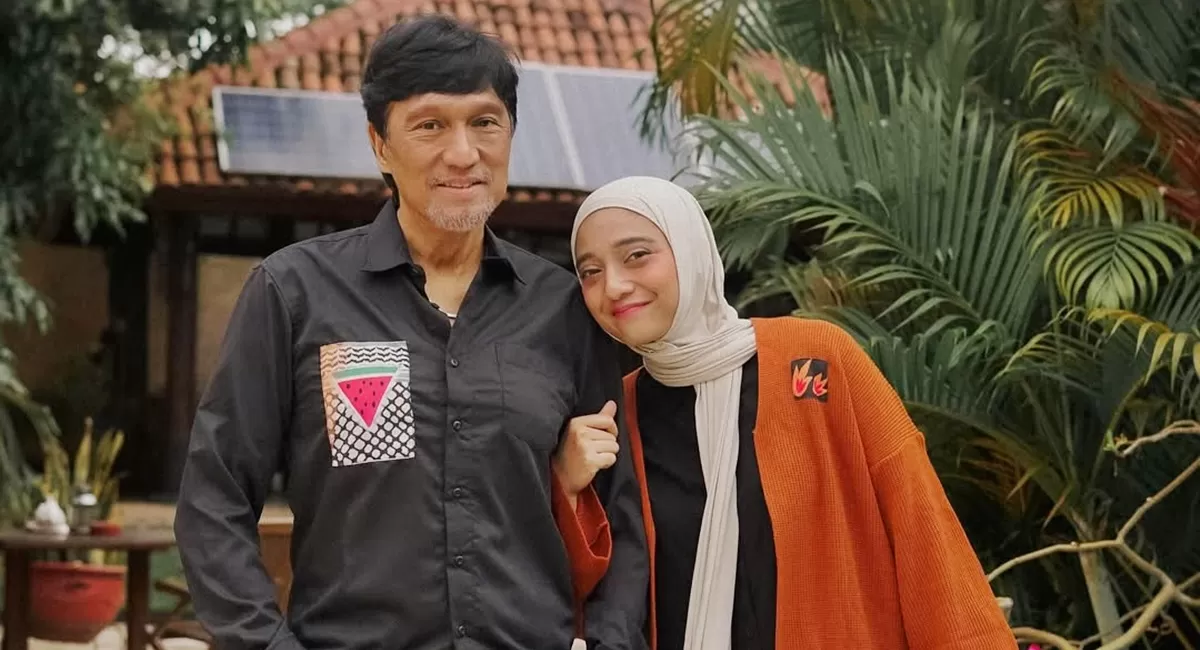 Potret Ikang Fawzi beri dukungan untuk Chiki Fawzi, usai putrinya mendadak diberhentikan jadi petugas haji hingga dituding anti pemerintah (Instagram/chikifawzi)