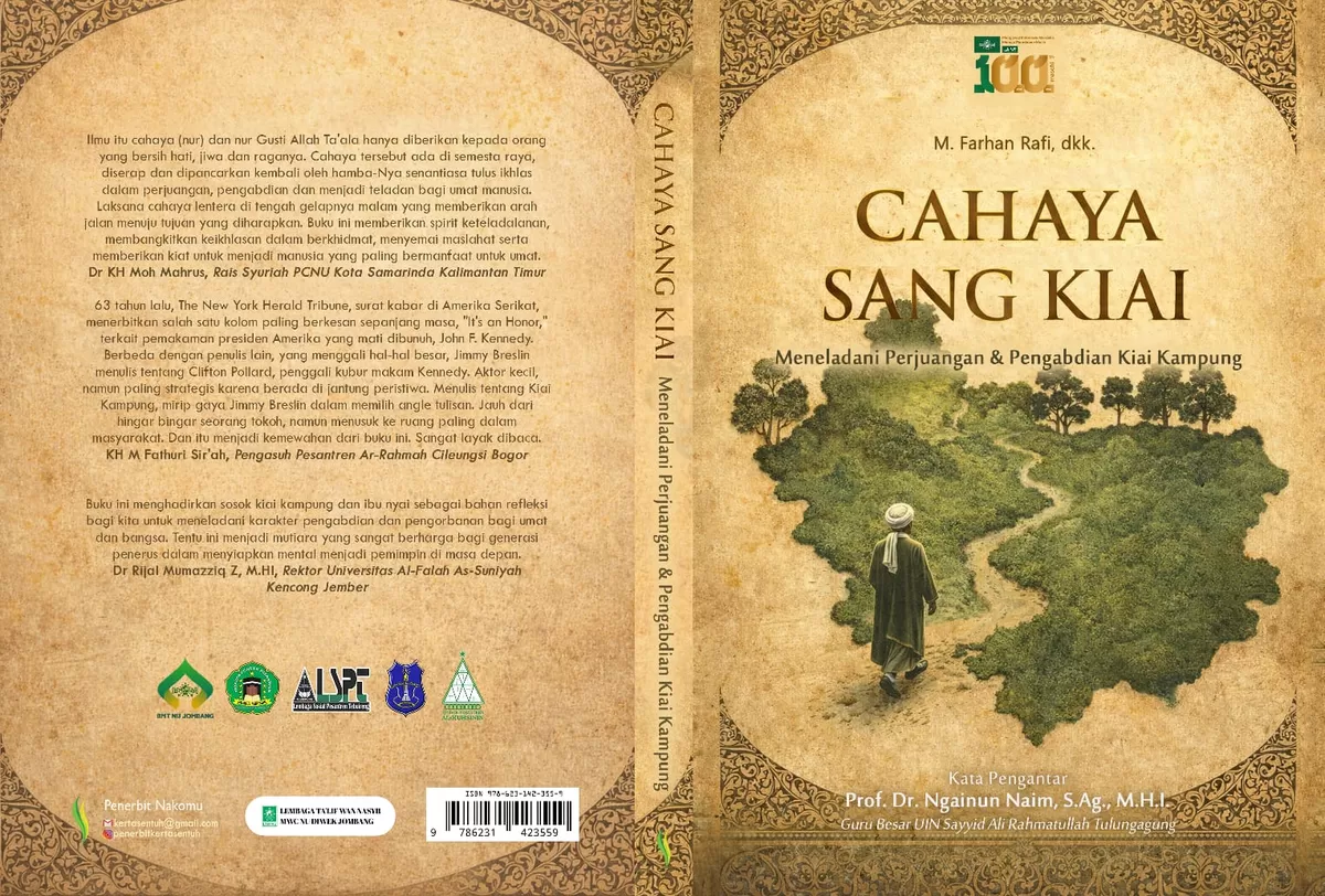 Cover buku Cahaya Sang Kiai karya M Farhan Rafi dkk. (SketsaNusantara.id)