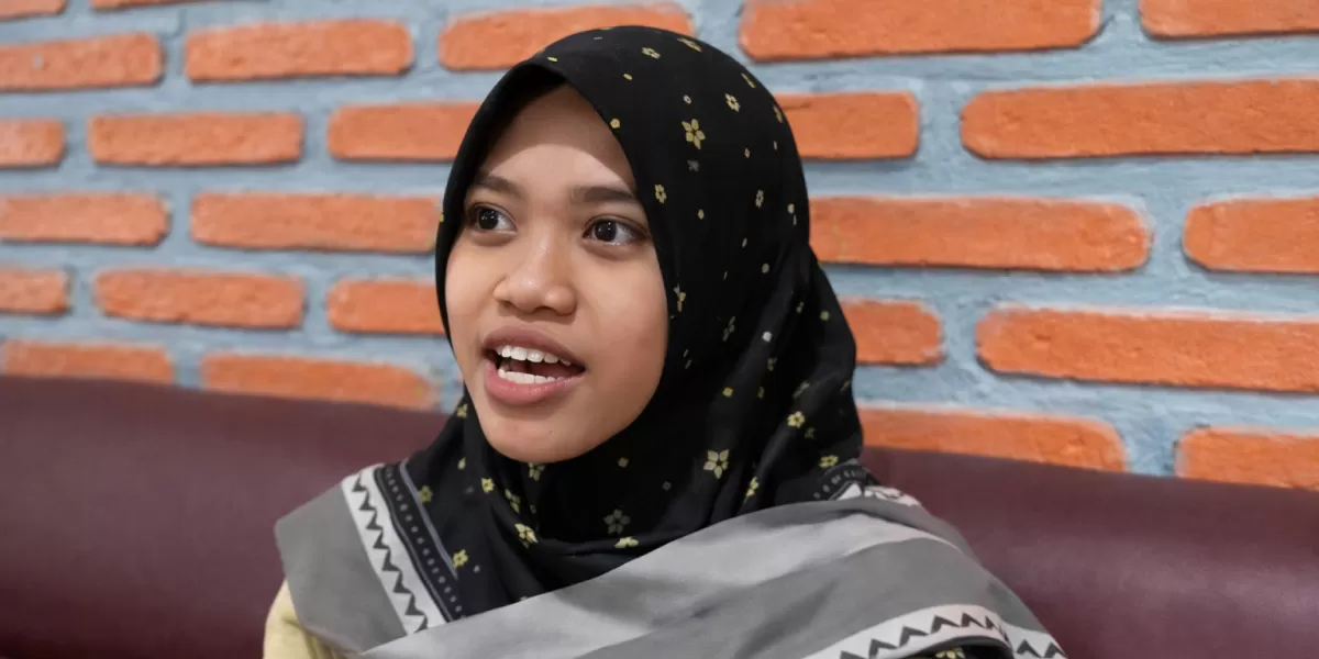 Pemilik kucing korban kekerasan memberikan keterangan terkait penolakan damai dalam kasus pra tendang kucing di Blora.  ((X/RadioElshinta))