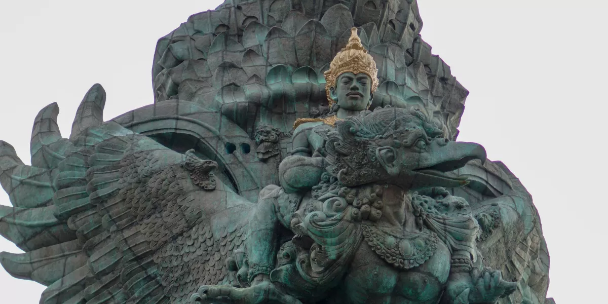 Patung Dewa Wisnu yang dikisahkan pernah menjelma menjadi salah satu raja di Jawa. (Pexels/Lukman Yudokusumo)