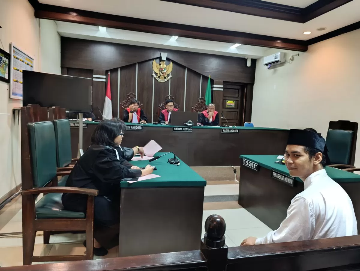 Suasana sidang putusan Fahril di Pengadilan Negeri Jember (Sketsa Nusantara.id/ Zuhana Anibuddin Zuhro)