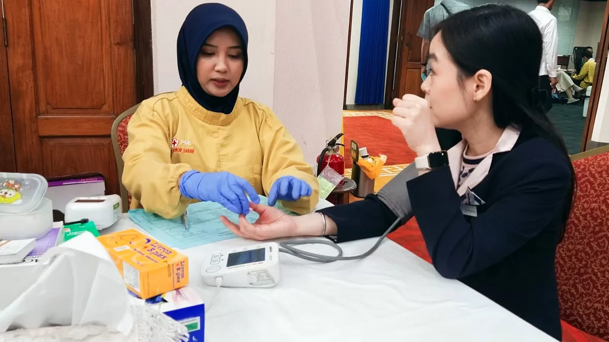Perbankan Jember menjaga tersedianya stok darah dengan menggelar donor darah di Kantor Perwakilan Bank Indonesia. (Dok. PMI Jember)