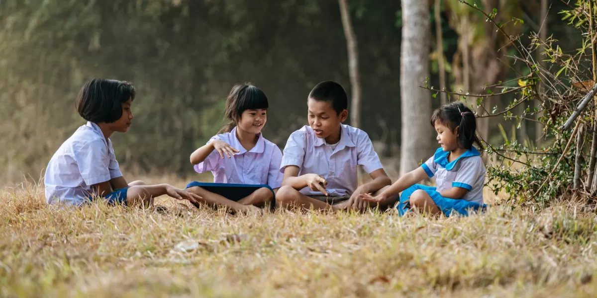 Ilustrasi anak-anak sedang menikmati libur sekolah. (Freepik/jcomp)