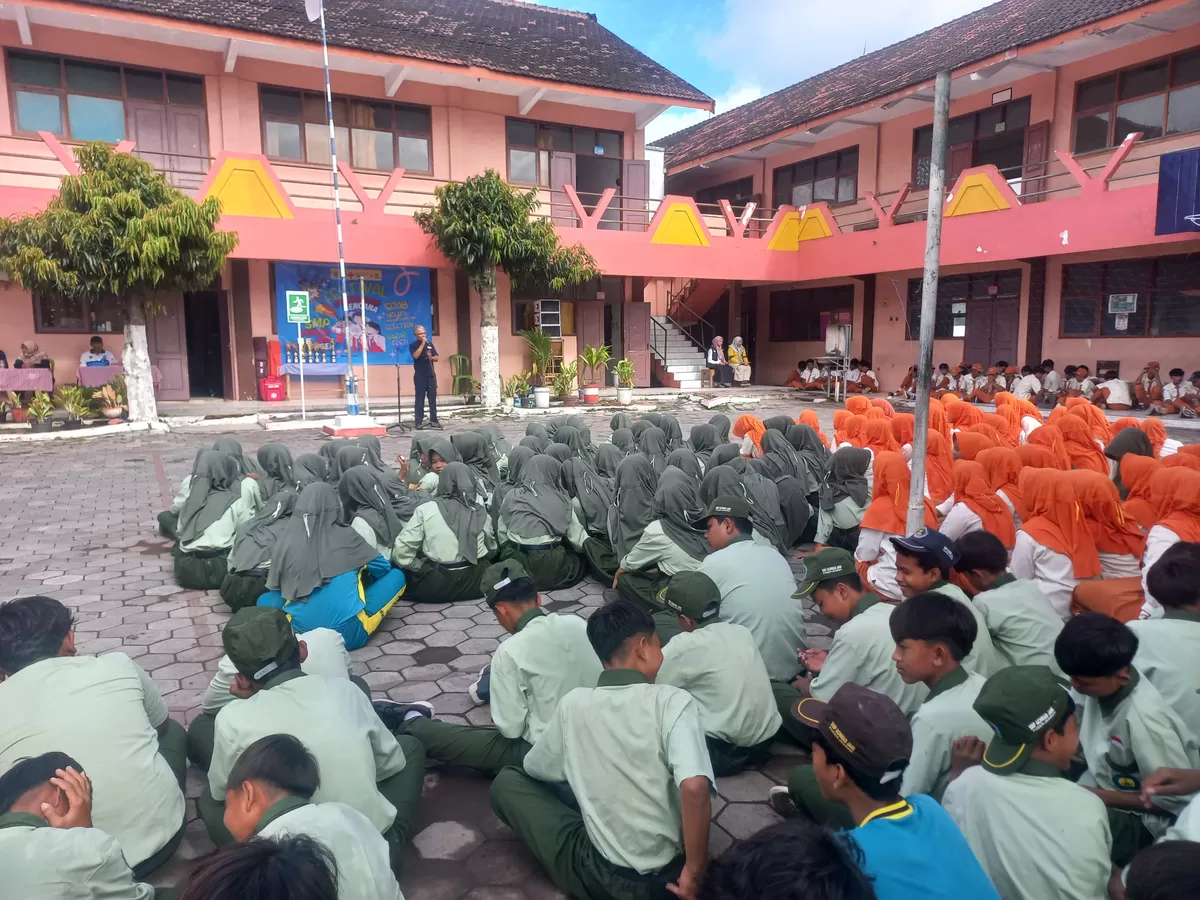 Ratusan pelajar SMP Ahmad Jani, kecamatan Puger, Rabu Pagi (11/02/26). (Dok. PMI Jember)