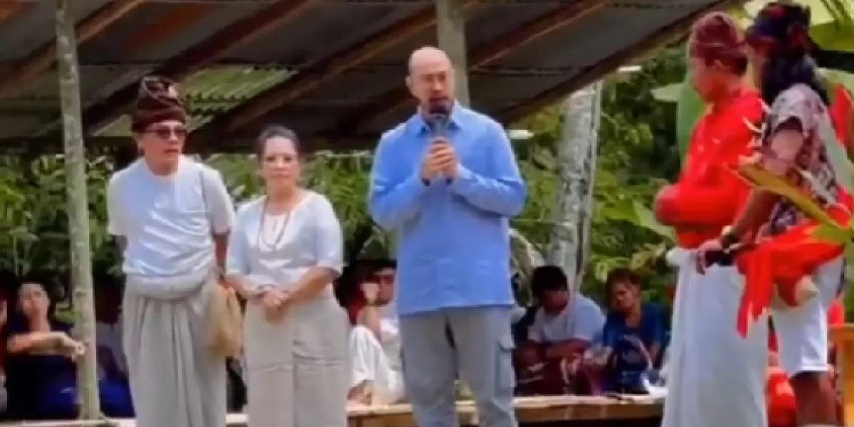 Pandji Pragiwaksono mengikuti prosesi adat di Tongkonan Layuk Kaero, Tana Toraja.  (X/NenkMonica)