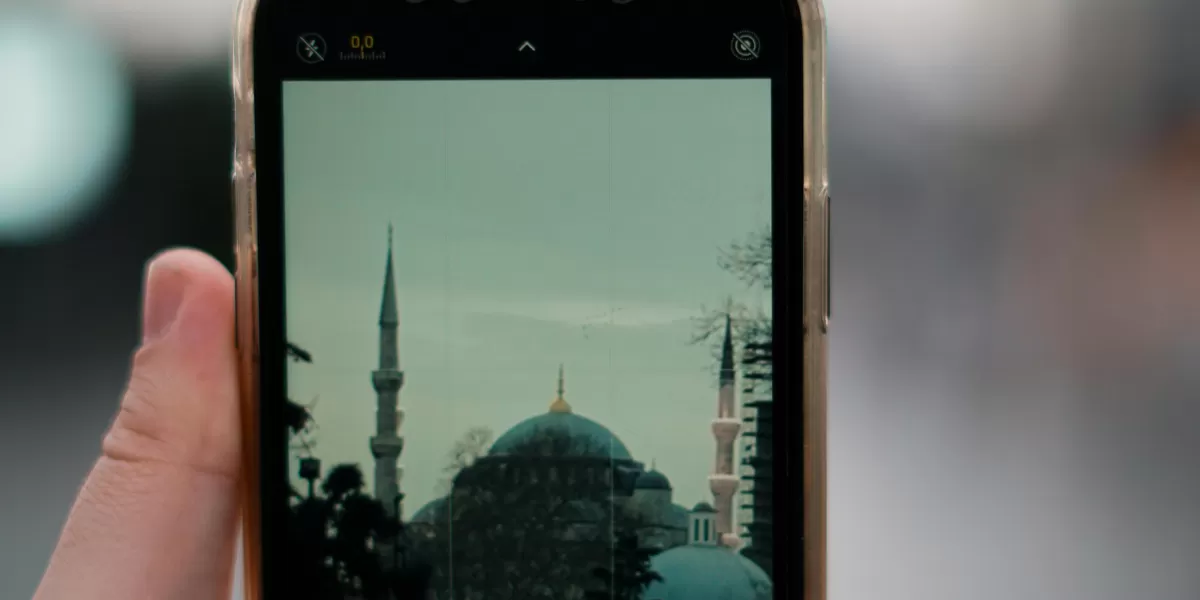 Download secara gratis 10 link Twibbon Ramadhan 2026! Cara terkini untuk menyebarkan syiar Islam lewat platform digital. (Pexel/fotovegraf)