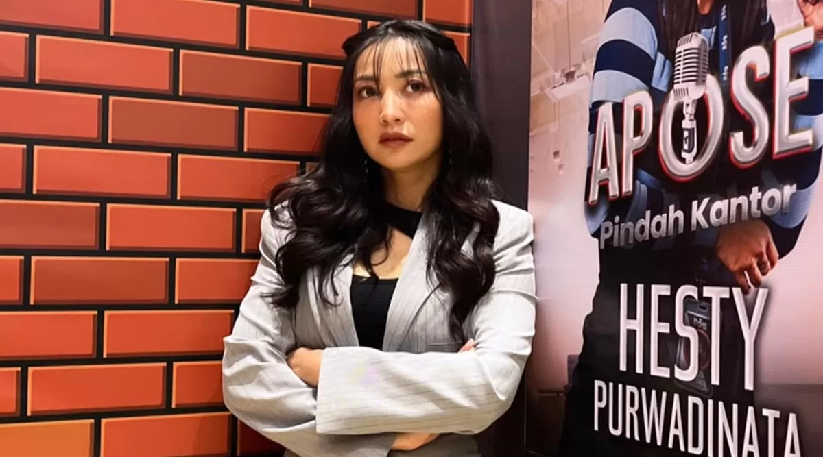 Potret Hesti Purwadinata ikut menyoroti dugaan pelecehan seksual yang menyeret Mohan Hazian dan berikan dukungan untuk survivor (Instagram/hestipurwadinata)