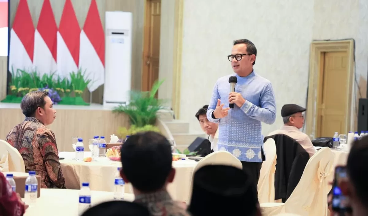 Wamendagri Bima Arya saat memberikan paparan. (Dok Diskominfo Jember)