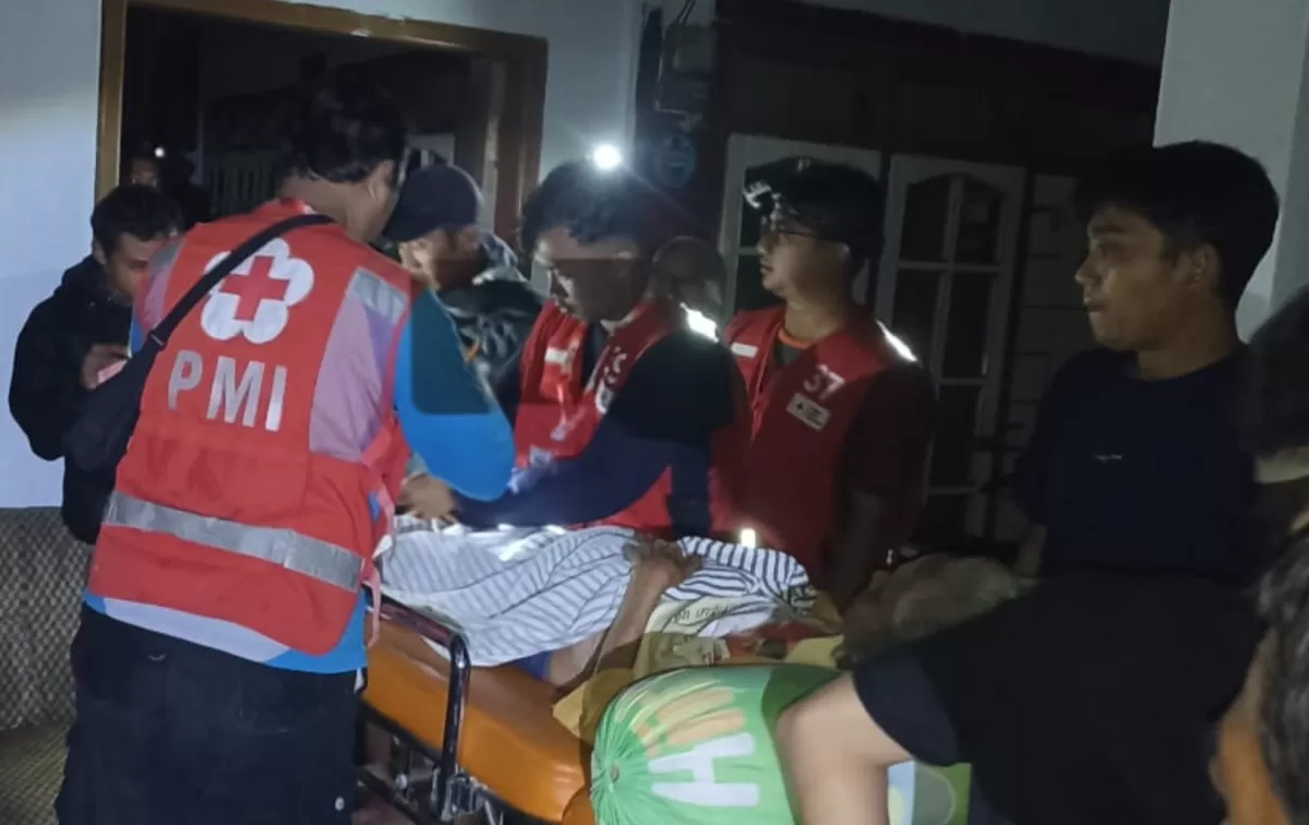 PMI Lakukan evakuasi darurat di Desa Rowotamtu Rambipuji (Dok. PMI Jember )