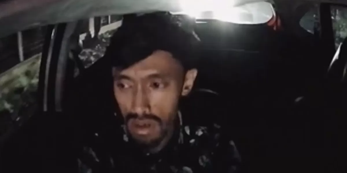 Pengemudi taksi online dalam video viral saat menegur penumpang.  ((X/RadioElshinta))