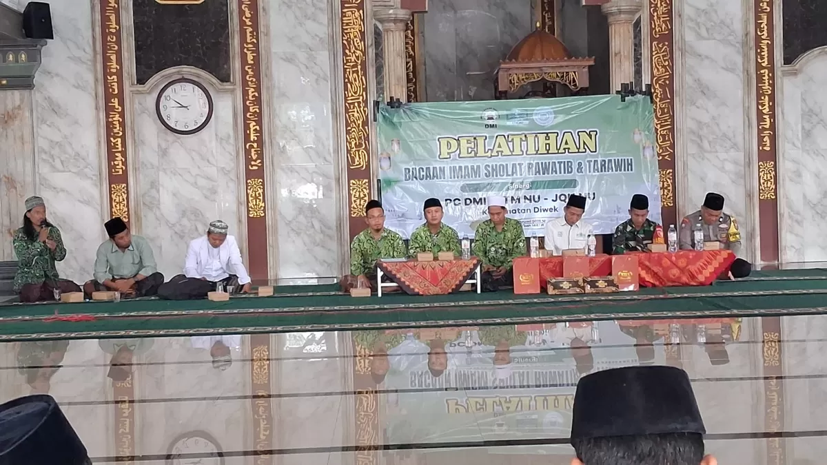 Pelatihan standarisasi bacaan imam shalat taroweh oleh DMI Kecamatan Diwek, Jombang. 