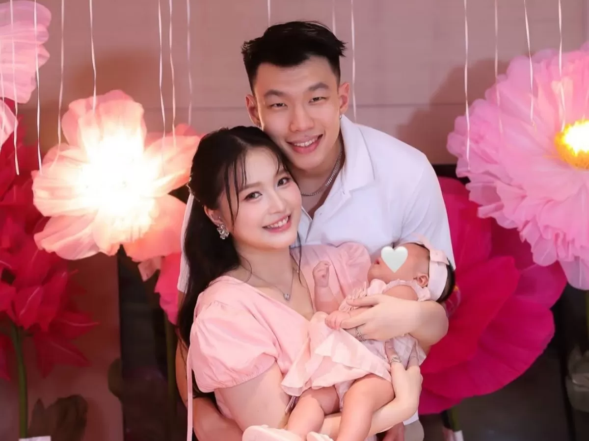Momen valentine Vior dan Vincent bersama Baby Vinica. (Instagram/@nitavior)