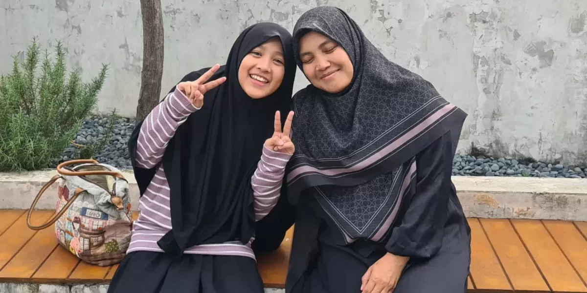 Potret Ummu Alila dengan anak bungsunya yang sudah beranjak remaja (Instagram/ummualila)