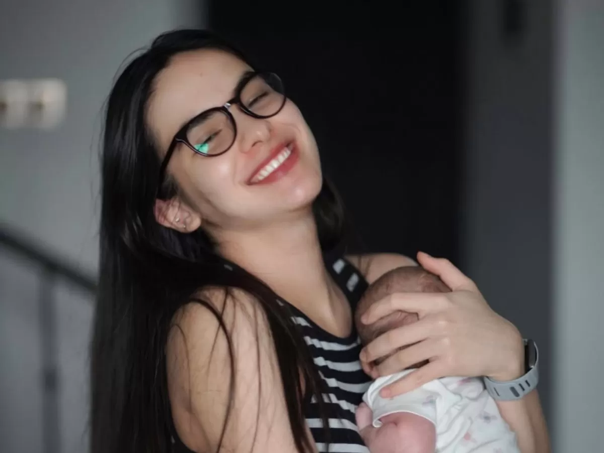 Potret Steffi Zamora bersama buah hati pertamanya. (Instagram/@steffizamoraaa)