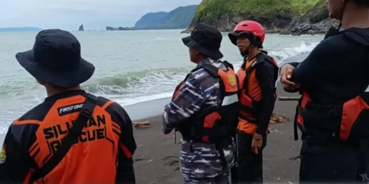 Tim SAR gabungan dalam pencarian Faruq Febriansyah  (Instagram @jember24jam_)