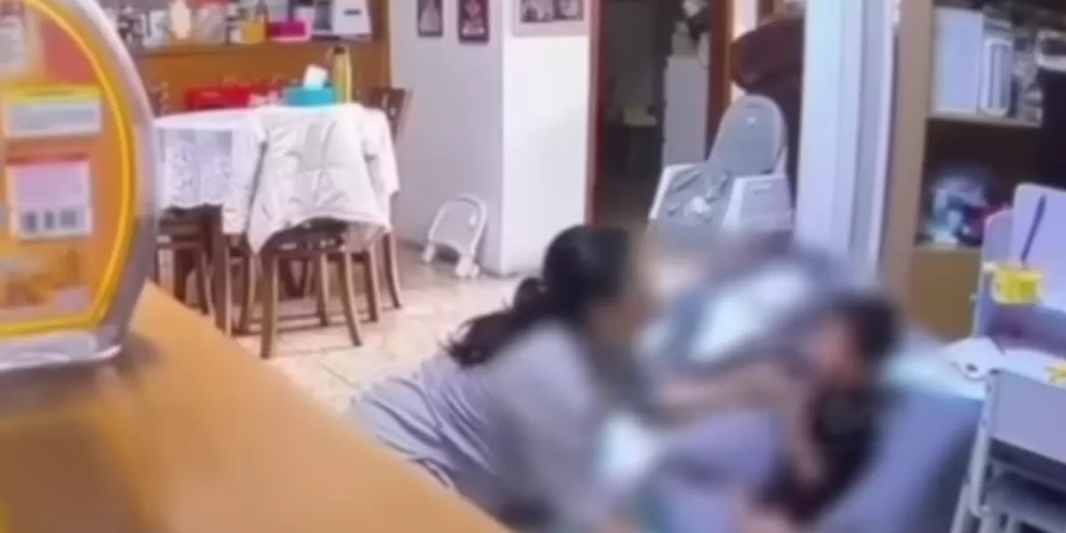 Rekaman cctv ART aniaya anak majikan hingga Berdarah  (YouTube tvOneNews )