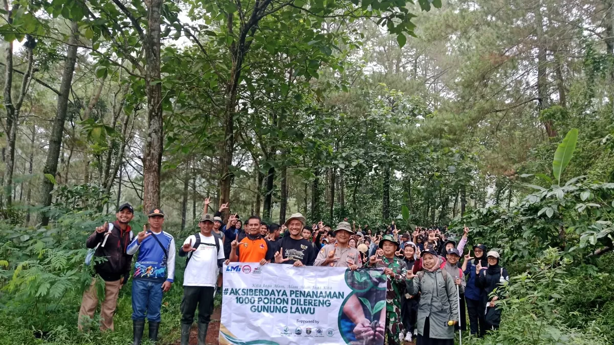 Aksi Tanam 1000 Pohon LMI Ngawi di Lereng Gunung Lawu (sketsanusantara.id)