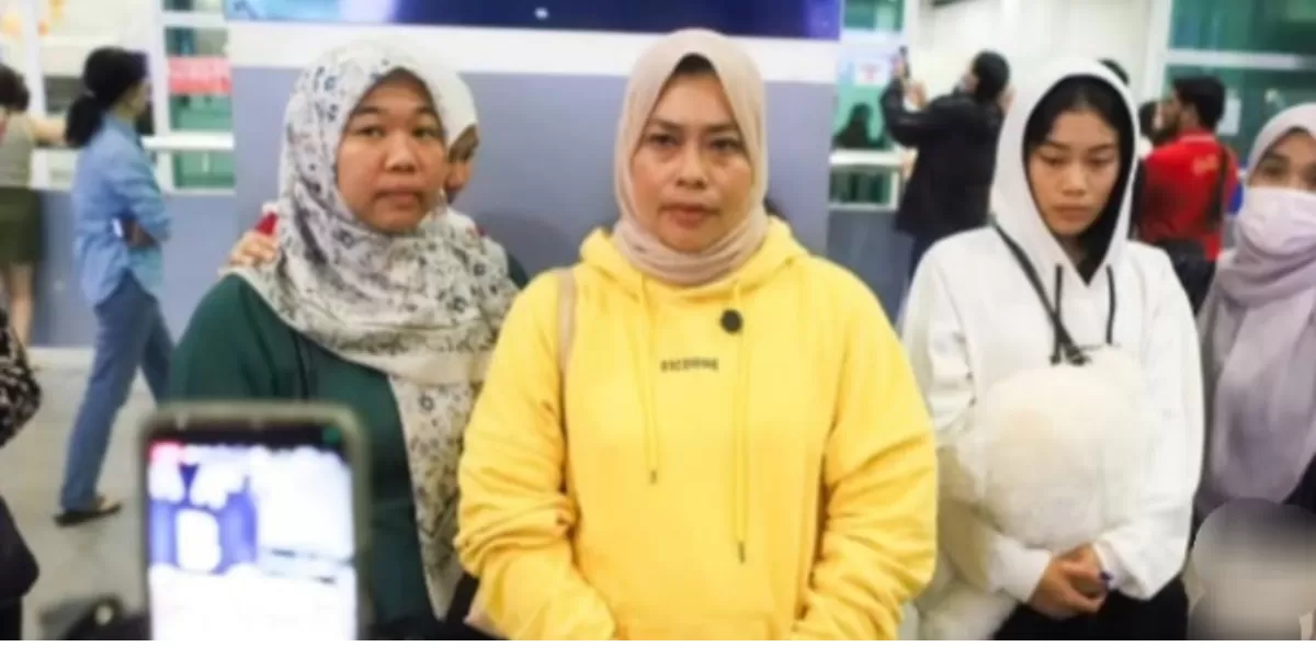 Norida Akmal Ayob (baju kuning) (Tiktok @potret.lombok)