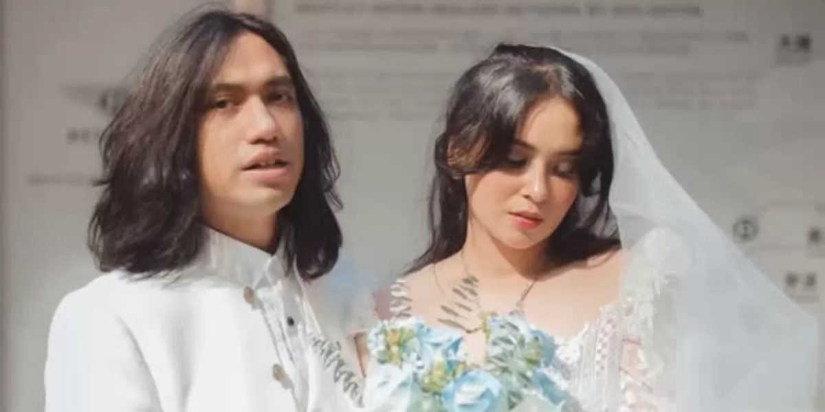 Potret Ayushita dan Gerald Situmorang yang akhirnya resmi menjadi suami istri. Baru diumumkan setelah satu bulan menikah.   (Instagram/geraldsitumorang)