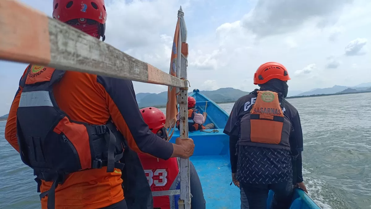 Tim SAR terus melakukan pencarian pada orang hilang. (Dok BPBD Jember)