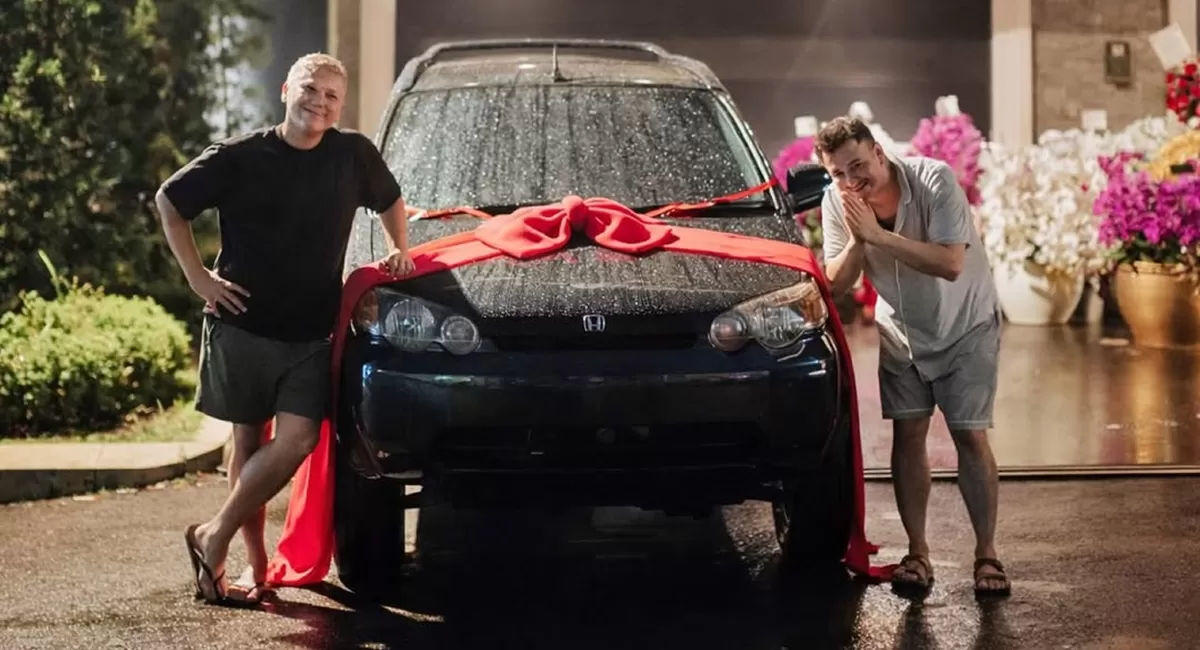 Raffi Ahmad dapat kado mobil Honda HR-V keluaran tahun 2005, kendaraan legendaris yang pernah jadi saksi perjuangan Sultan Andara meniti karir di dunia hiburan (Instagram/gadiiing)