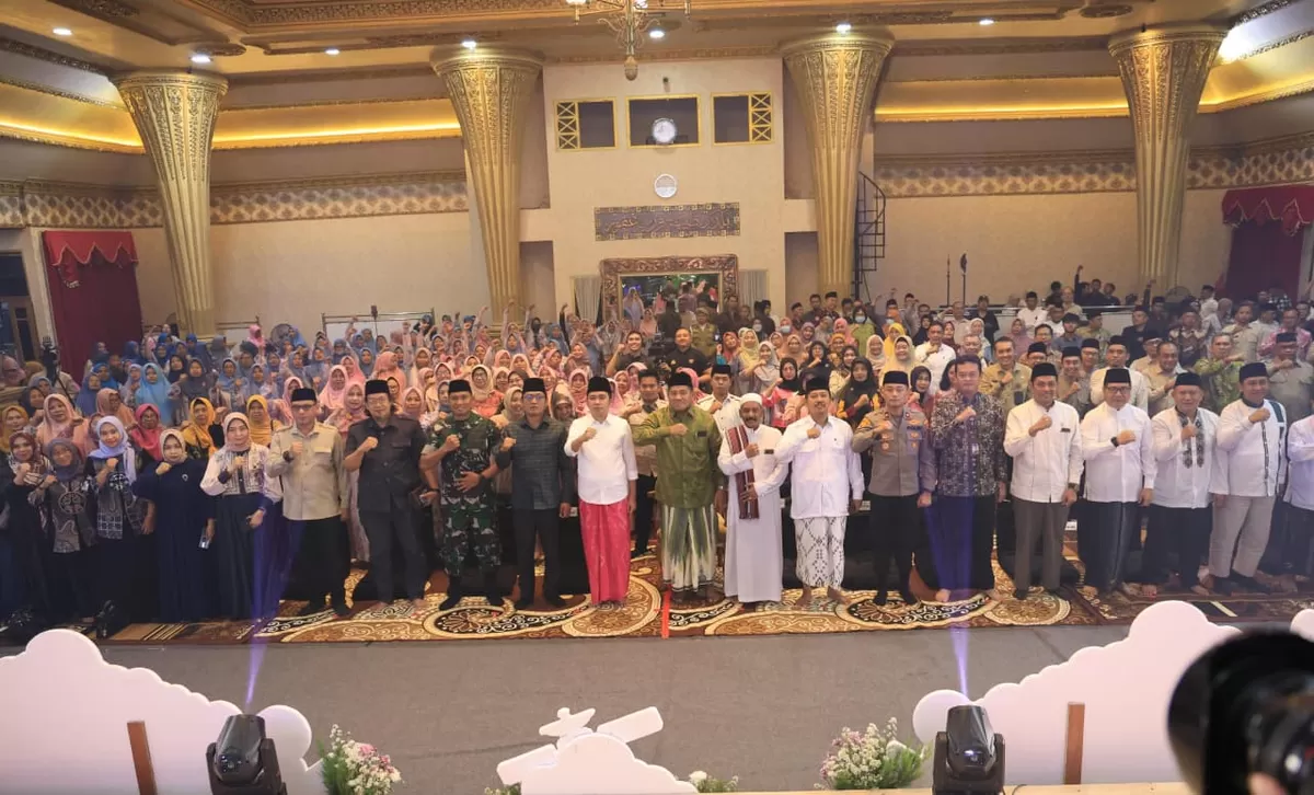 Forkopimda bersama tokoh masyarakat saat di Pendopo Wahyawibawagraha. (Dok Diskominfo Jember)