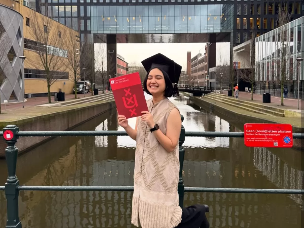 Potret Rachel Amanda ambil ijazah master di Belanda. (Instagram/@auroramanda96)