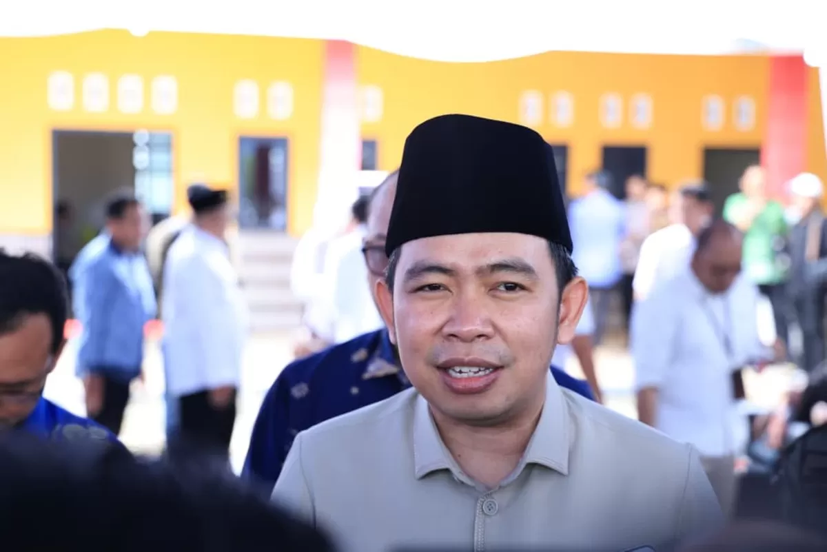 Bupati Jember Muhammad Fawait saat dikonfirmasi. (M Purnomo/SketsaNusantara.id)