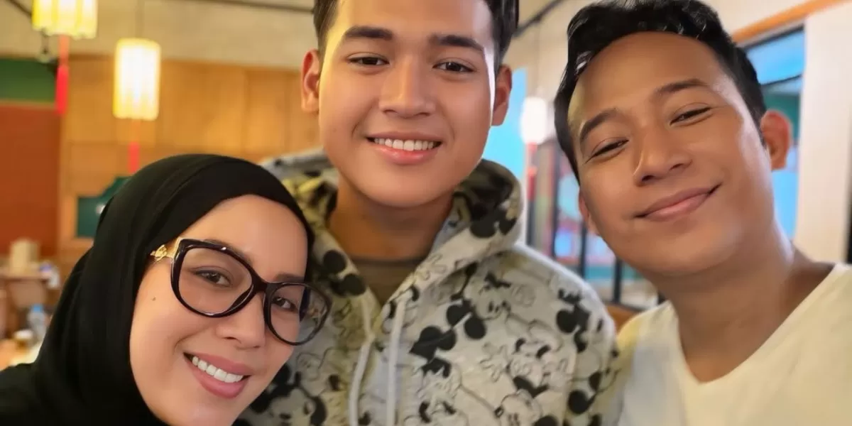Potret Denny Cagur, Shanty Denny, dan putra sulungnya, Fabian Muhammad Yahva, yang telah berusia 17 tahun.  (Instagram/shantydenny)