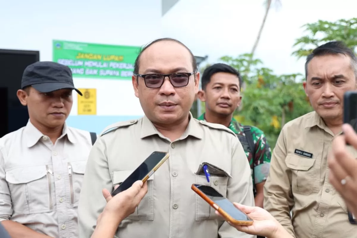 PJ Sekda Akhmad Helmi Luqman saat dikonfirmasi. (M Purnomo/SketsaNusantara.id)