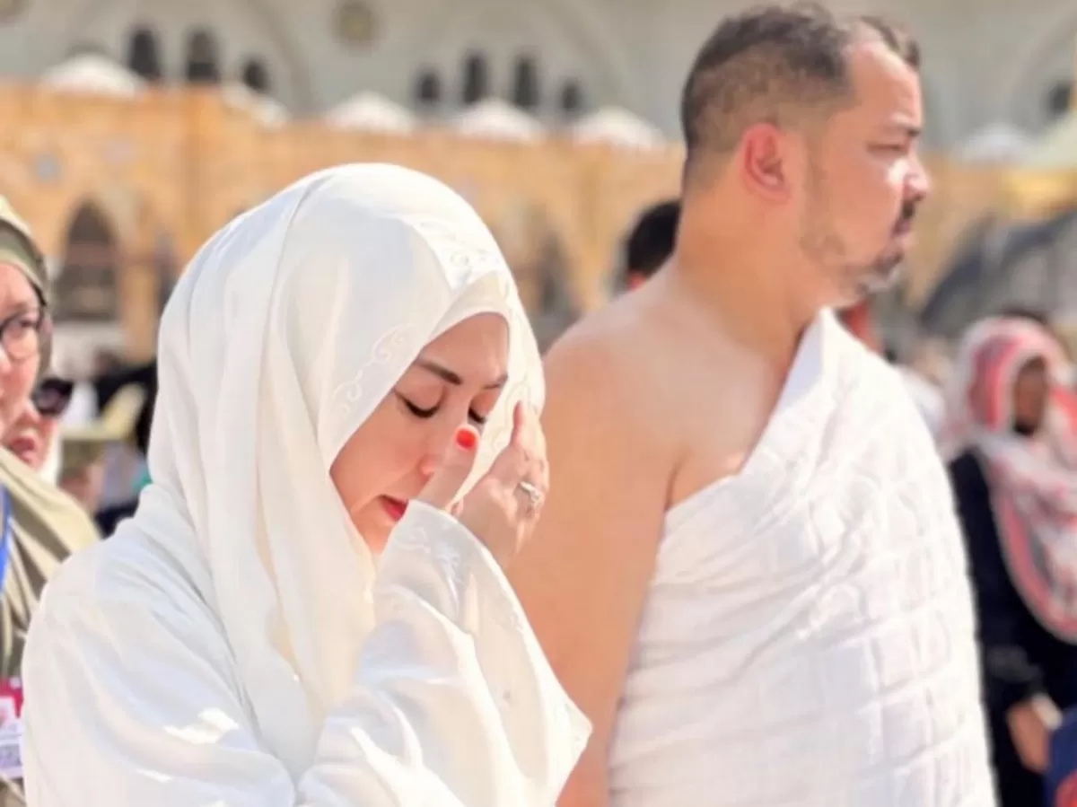 &lrm;Momen umrah Sultan Djorghi dan Anissa Hapsari di bulan Ramadhan. (Instagram/@djorghisultan)
