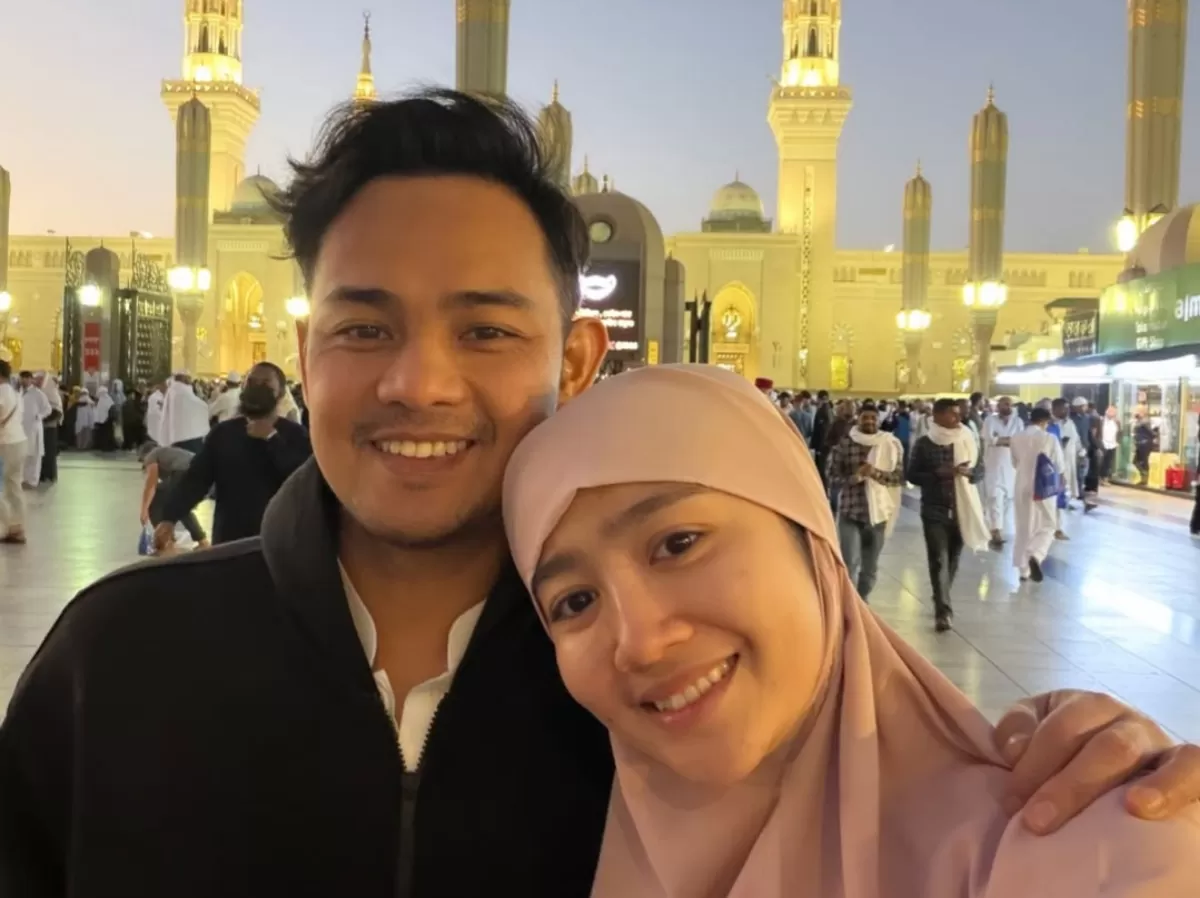 Potret umrah Febby Rastanty dan suami di bulan Ramadhan. (Instagram/@febbyrastanty)