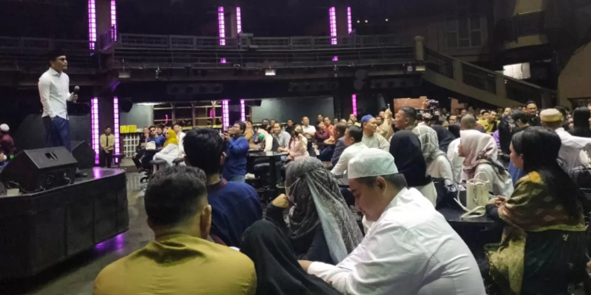 Momen tausiah dan buka puasa bersama di Colosseum Jakarta bersama Gus Miftah. (Dok. SketsaNusantara.id)
