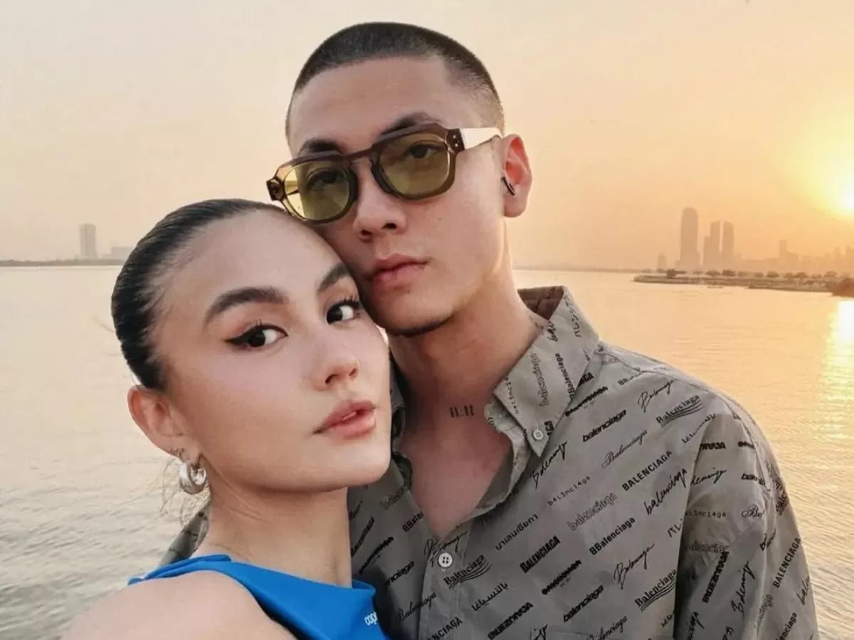 Potret Agnes Mo dan Adam di Dubai. (Instagram/@agnesmoday)