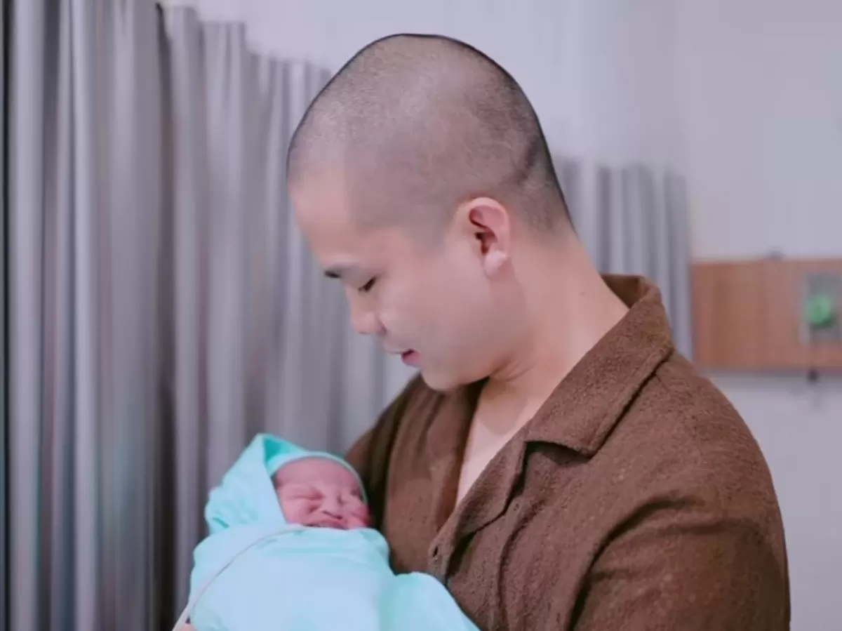 Potret Cellos dan Natasha Putri setelah resni dikaruniai anak pertama. (Instagram/@celloszxz)