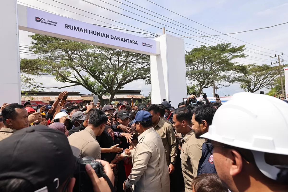 Prabowo mengunjungi rumah hunian sementara warga Aceh Tamiang (Ist)