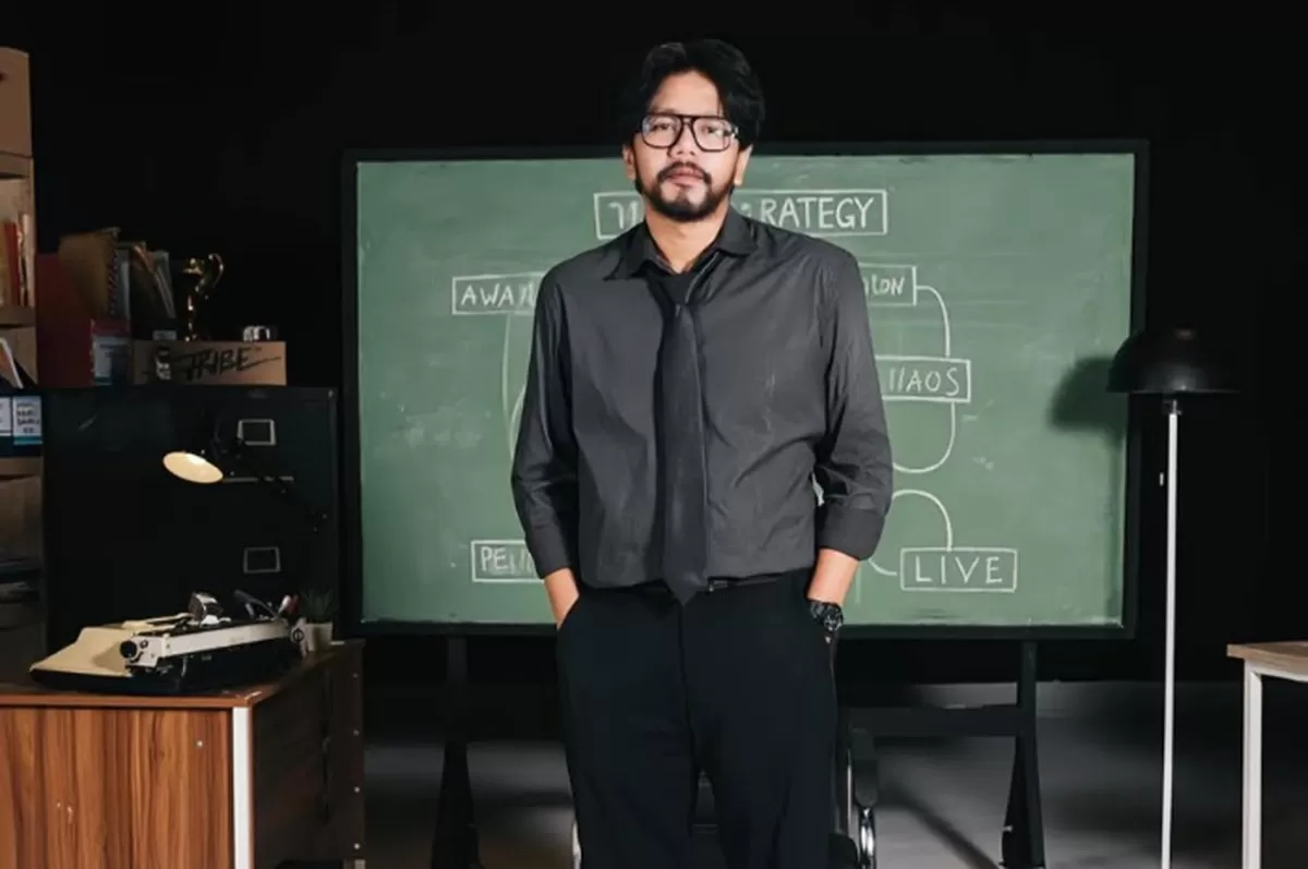 Influencer Ferry Irwandi menyoroti pentingnya pendidikan yang baik bagi masyarakat. (Instagram @irwandiferry)