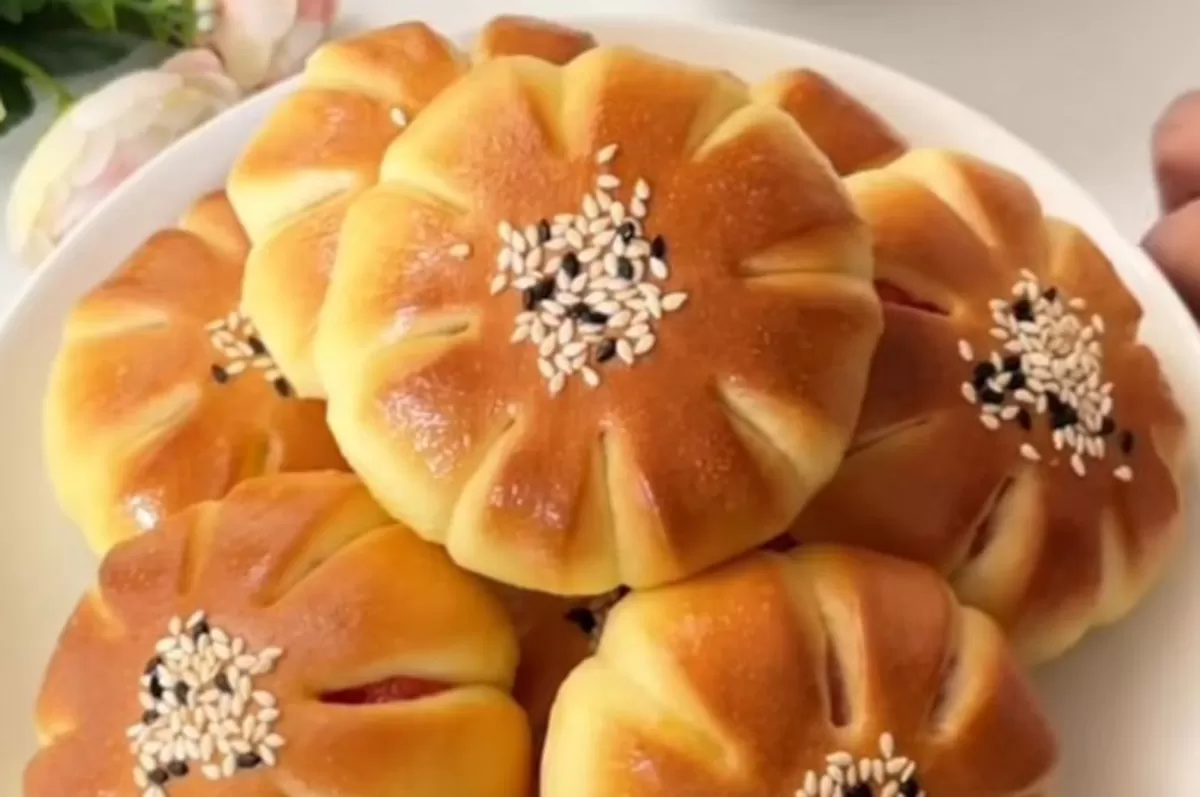 Resep Roti Strawberry (IG @luis_widarto)