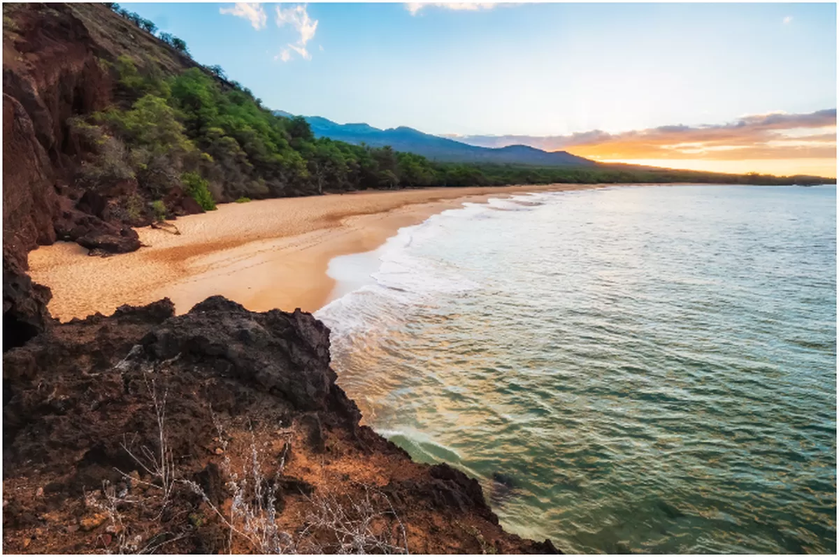 ILUSTRASI PANTAI - Deretan pantai di Kabupaten Gunungkidul Yogyakarta. (freepik/souvenirpixels)