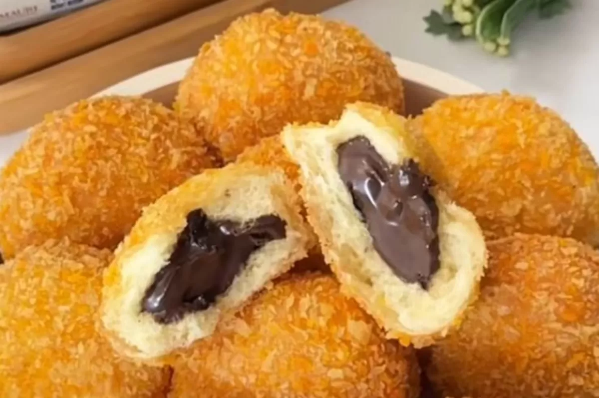 Roti Goreng Cokelat (IG @luis_widarto)