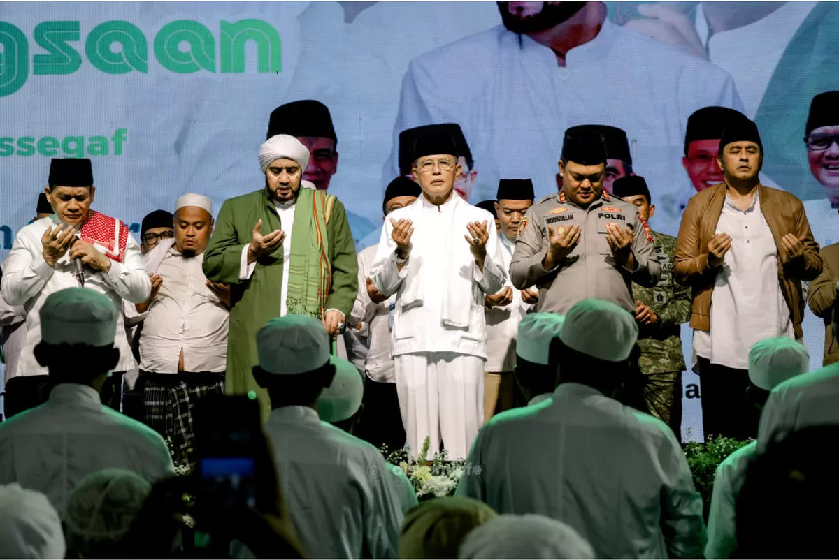 Sholawat Kebangsaan bersama Habib Syech bin Abdul Qodir Assegaf di Stadion Galuh Ciamis (Ist)